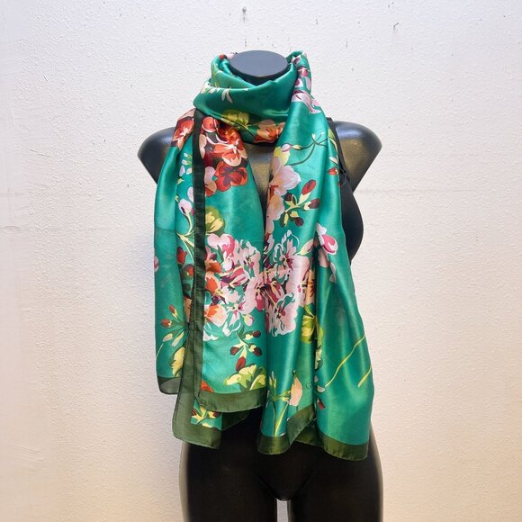 Gucci Floral 100% Silk Scarf Green Pink Design 35" x 70" Rectangle - Picture 6 of 10
